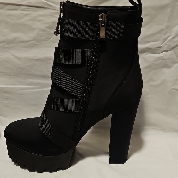 Chic Black Lace-Up Women's Boots - Picture 4 of 10